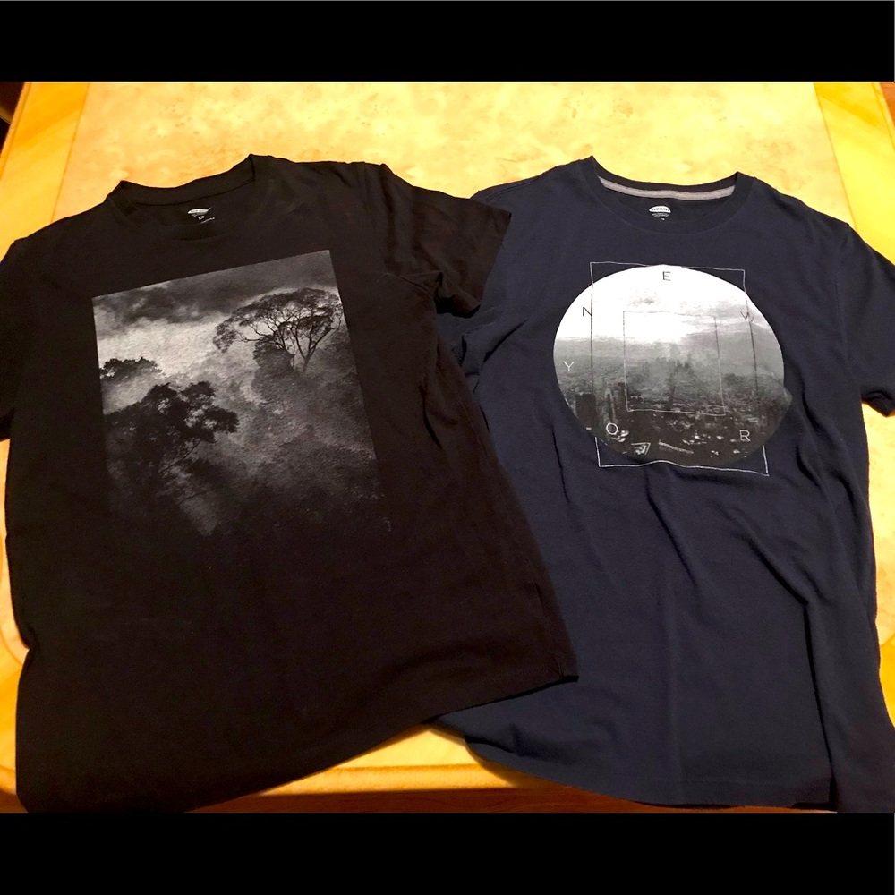 PAIR OF MENS OLD NAVY T-SHIRTS